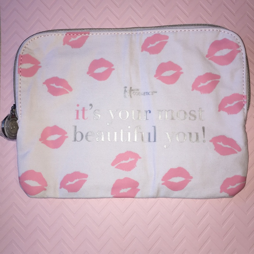 IT COSMETICS MAKEUP BAG
